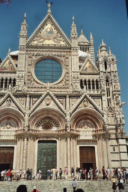 Dom von Siena
Die Warteschlange vor dem Eingang
Eintritt 5 Euro