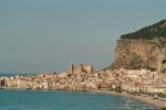 Cefalù mit dem Normannen Dom und dem Rocca die Cefalù