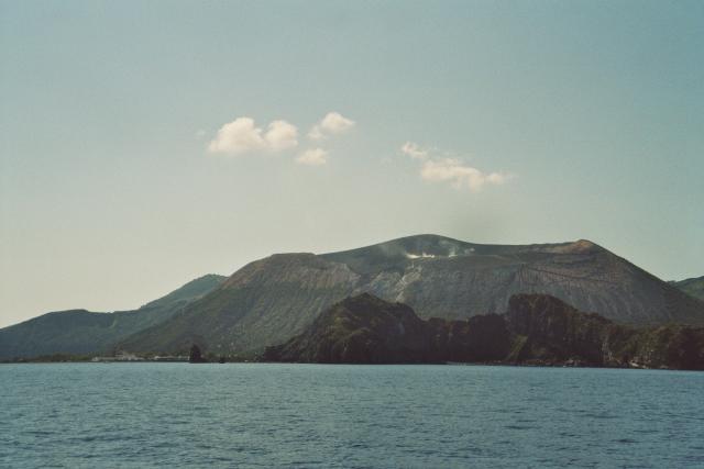 Vulcano
Aus dem Krater kommt Dampf