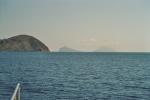 Neben Lipari im Vordergrund sind
Panarea und Stromboli zu sehen