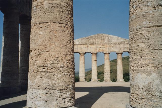 Blick ins Innere des Tempels von Segesta