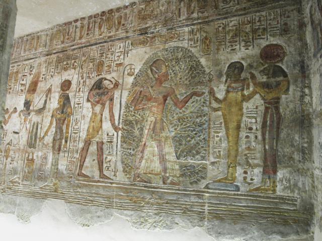 Auf jedes Blatt des Lebensbaumes schreibt Thut den Namen des Pharaos