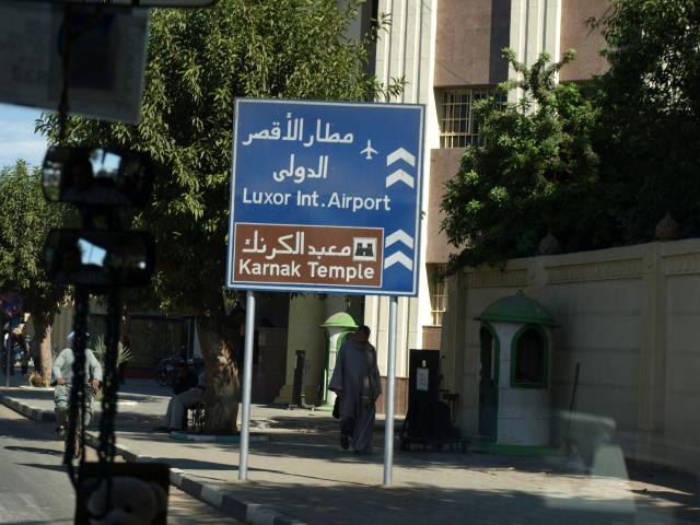 bald sind wir beim Flughafen
von Luxor