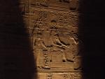 wunderschönes Relief
Darbietung der Gaben an Hathor