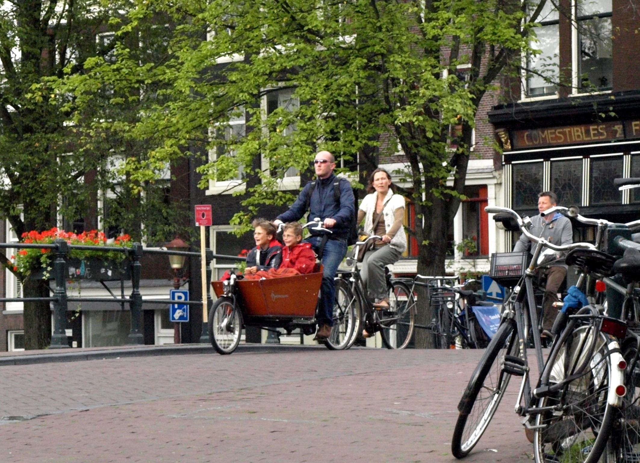 Velo mit Kinderkiste