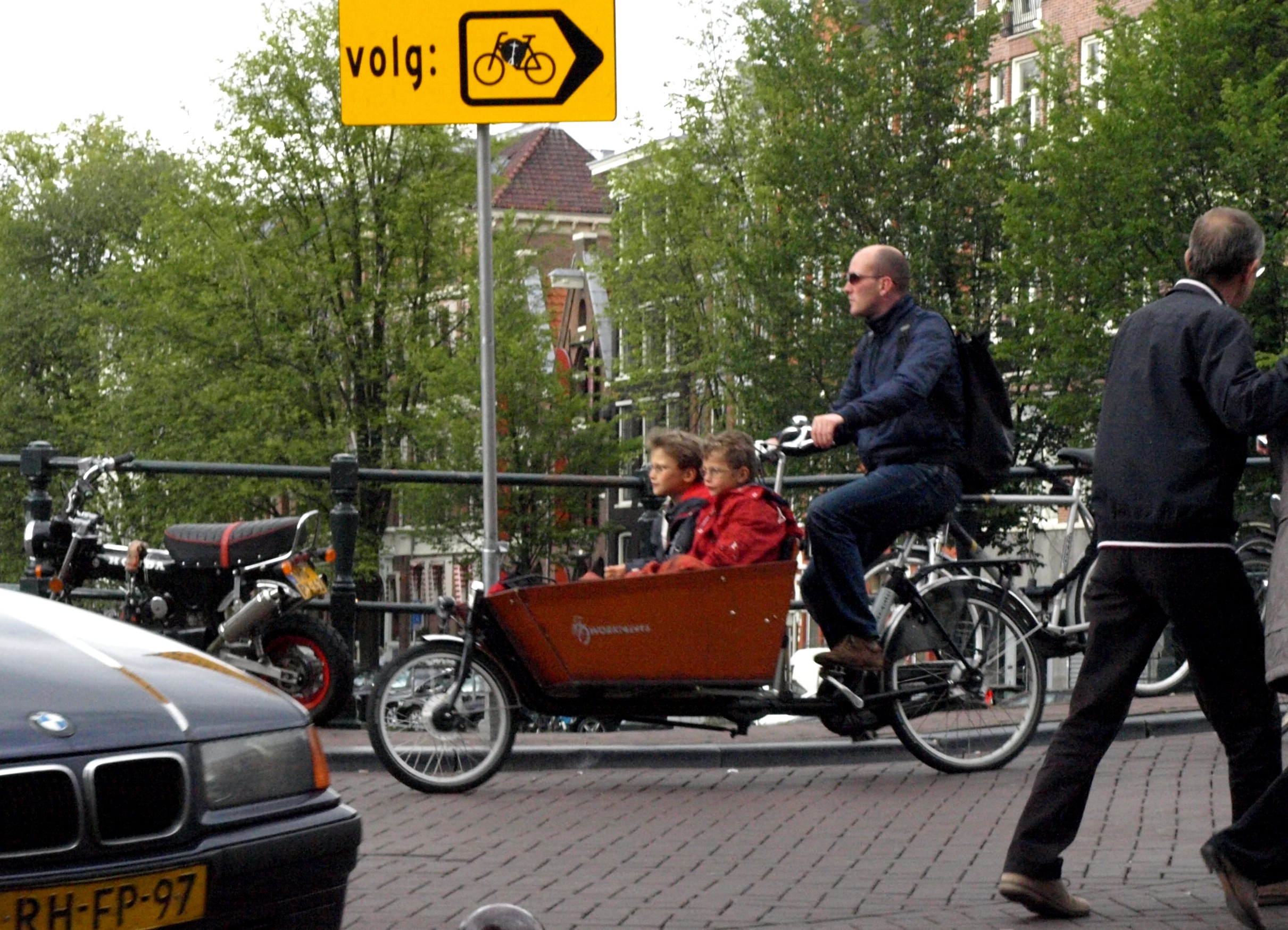 Velo mit Kinderkiste