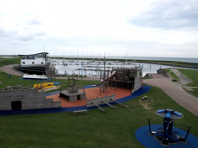 Marina und Kinderspielplatz