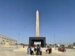 Obelisk von Ramses II zur Ehre der Erbauer des Museums