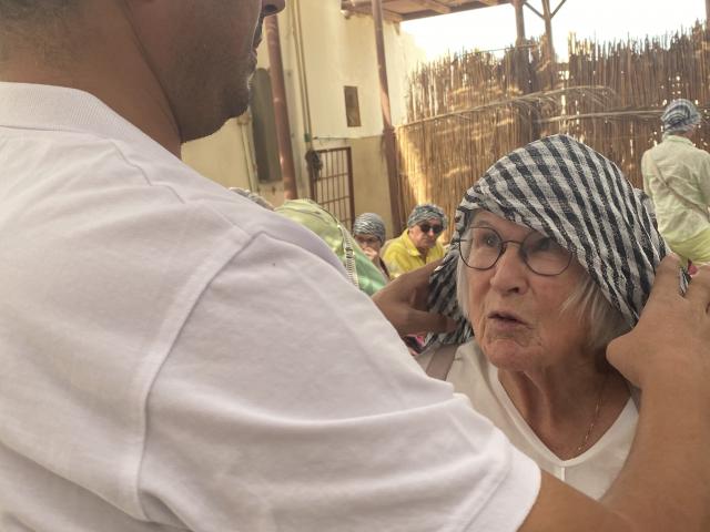 vor der Jeep-Safari in der Wüste