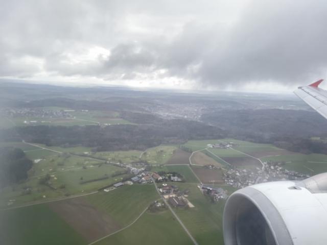 Anflug auf Piste 28, im Hintergrund Winterthur