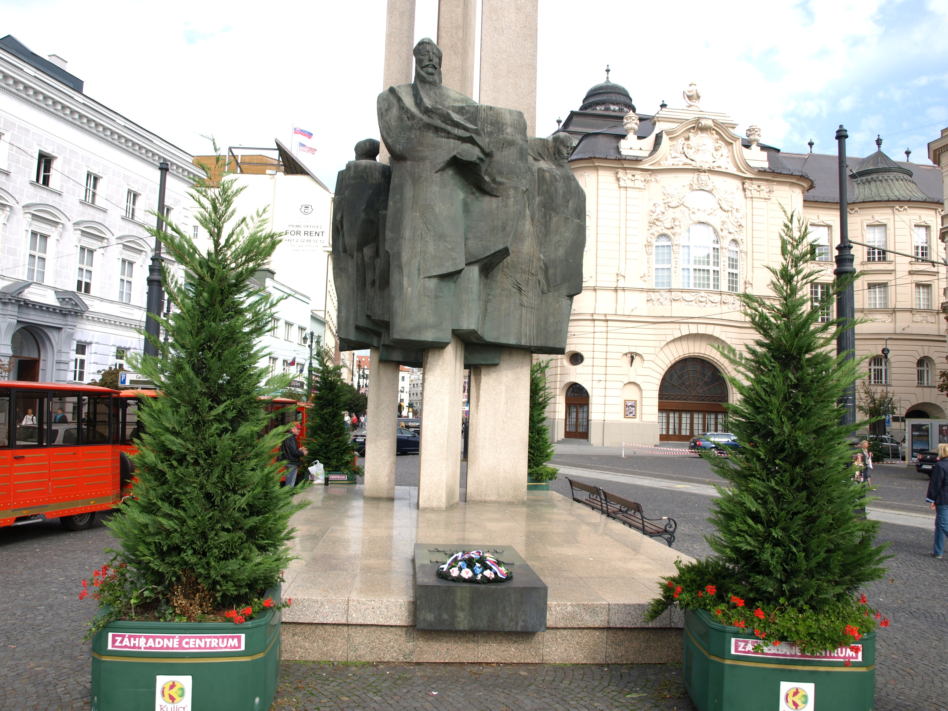 Memorial Statue