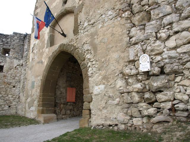 Beim Eingang zur Burg sieht man das UNRSCO-Siegel