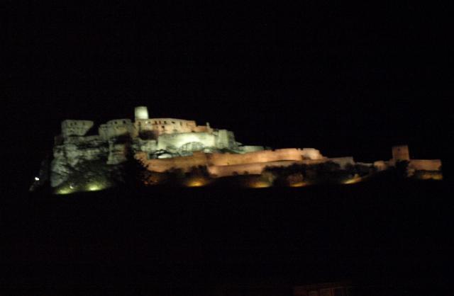 Spissky Hrad in der Nacht vom Hotelfenster her