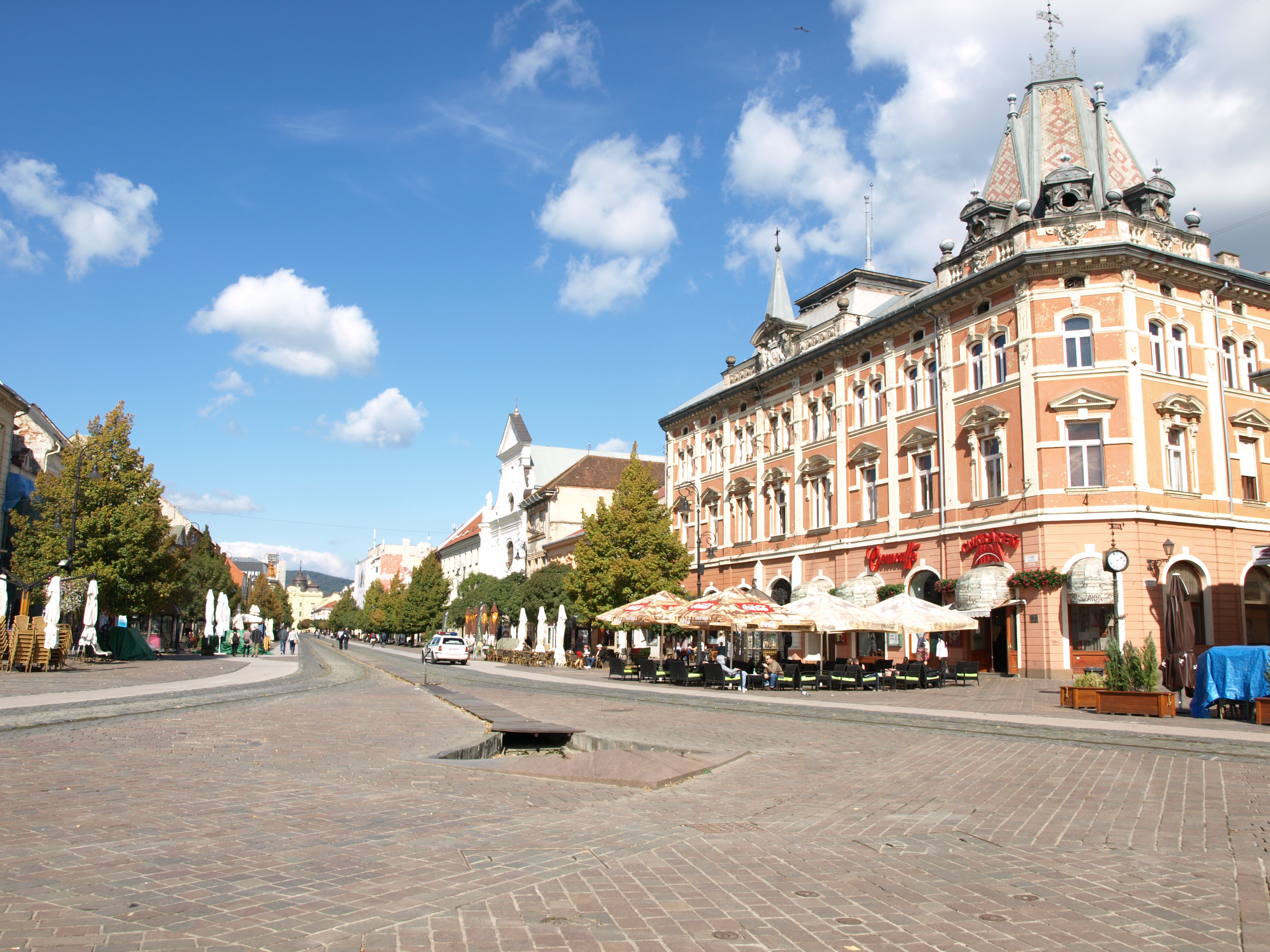 Hier verbreitert sich die Hlavna ulica (Hauptstrasse) von Kosice zu einem linsenförmigen Platz von der Länge von 1 km