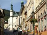 Hauptstrasse mit Kirche