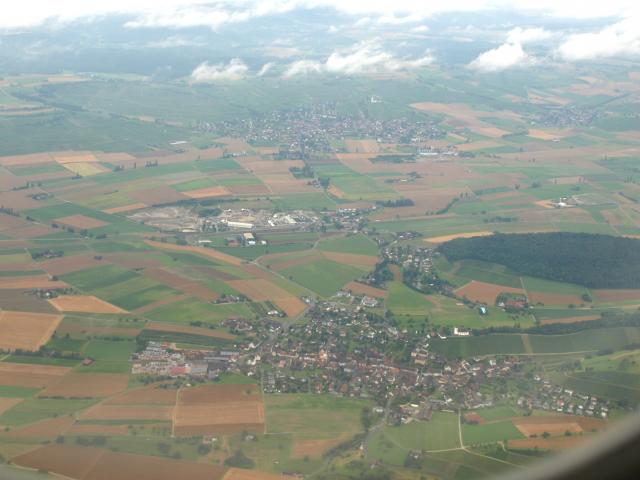 Wilchingen (unten) Hallau (oben) jeweils mit Bergkirche.