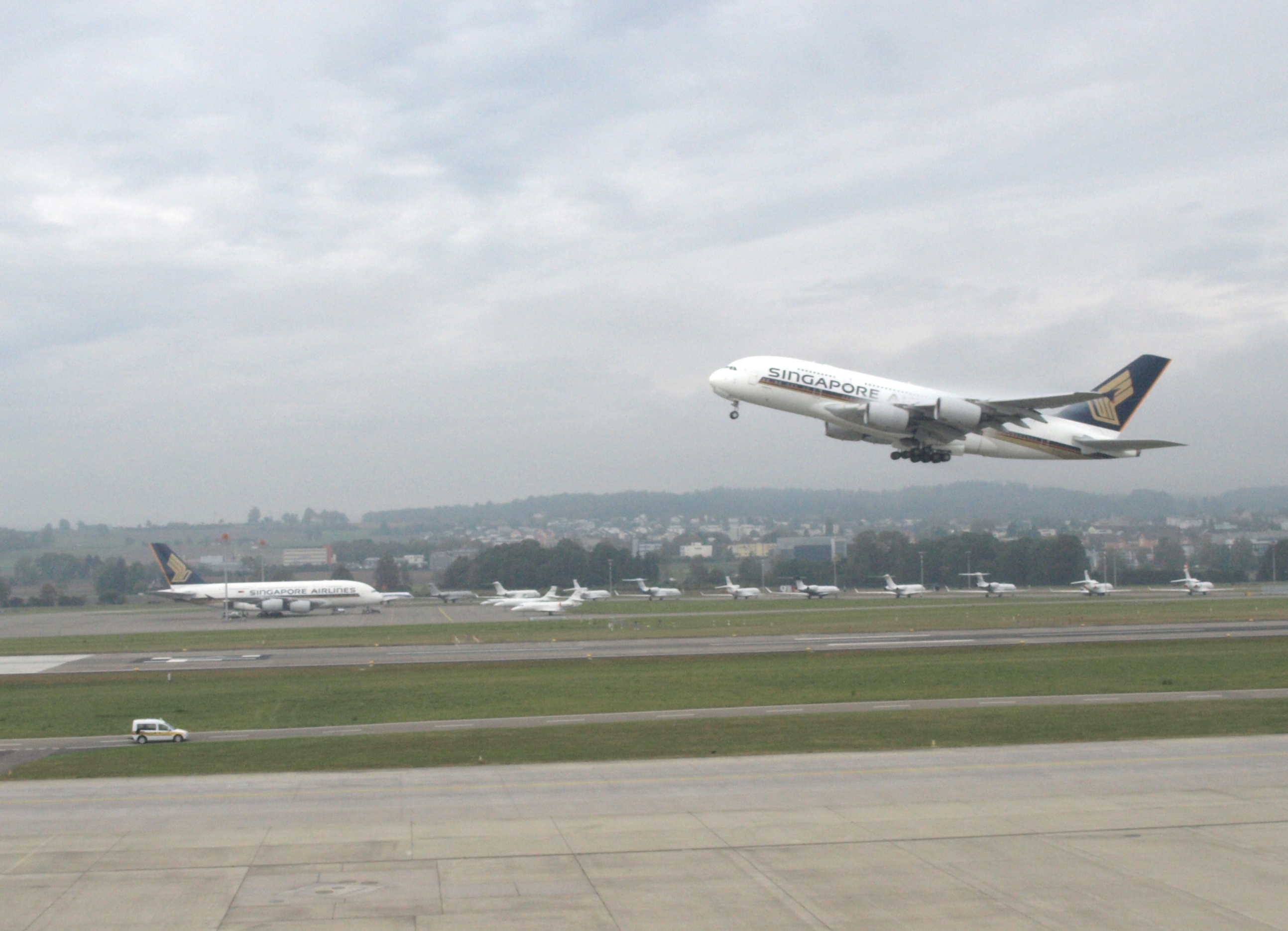 A 380 in der Luft und am Boden