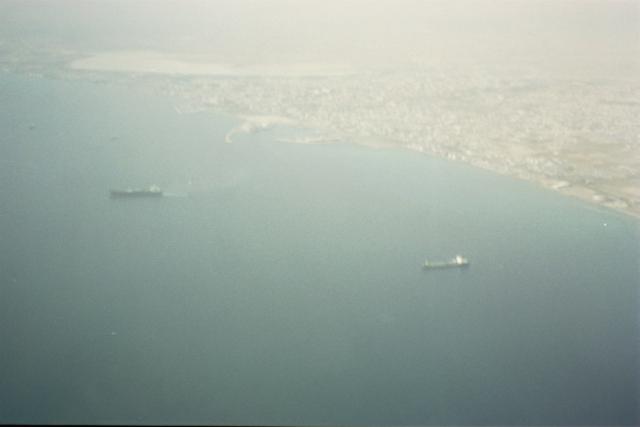 30_Rückflug, Larnaca im Dunst