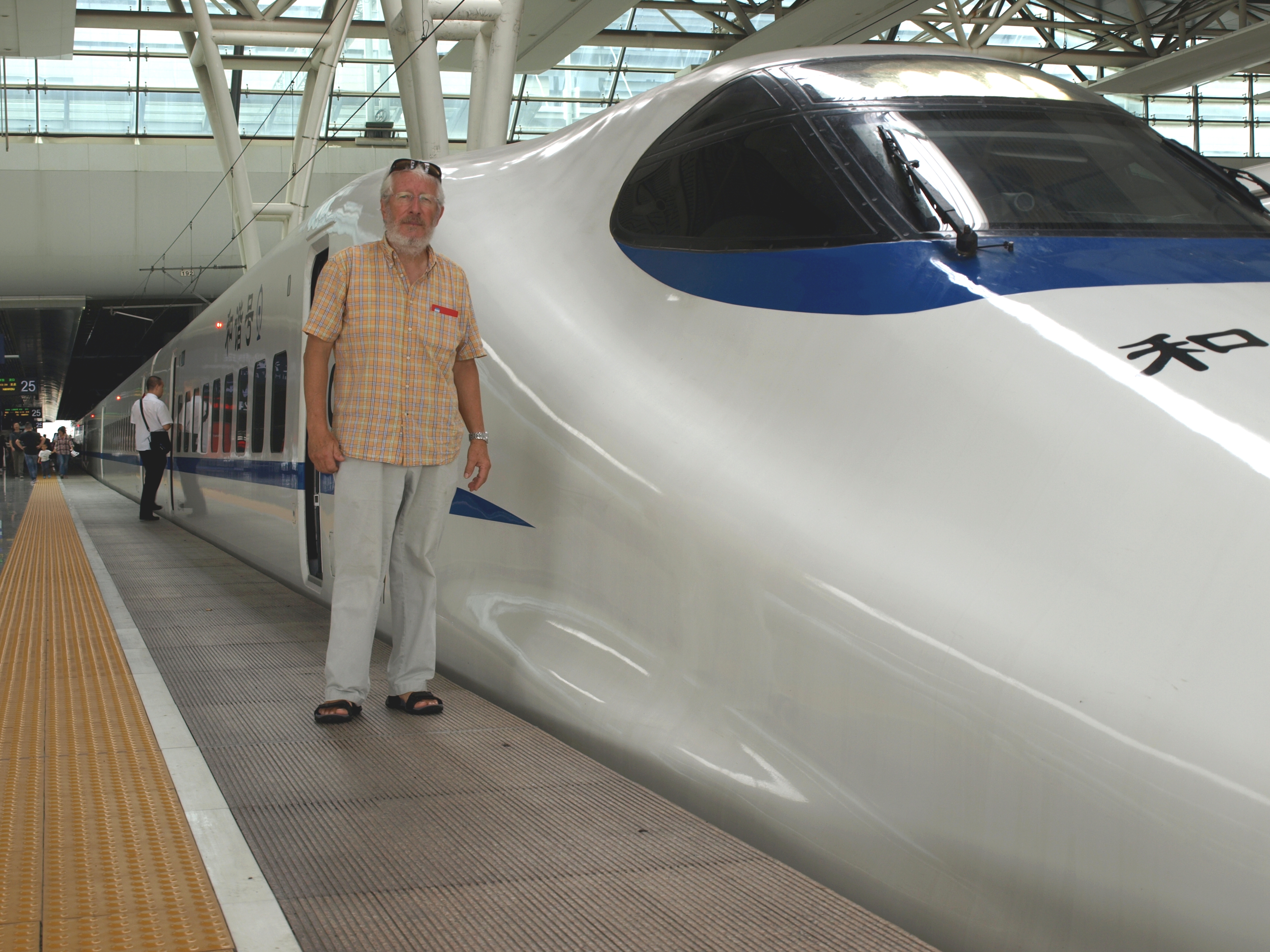 mit diesem Zug fahren wir nach Wuhan