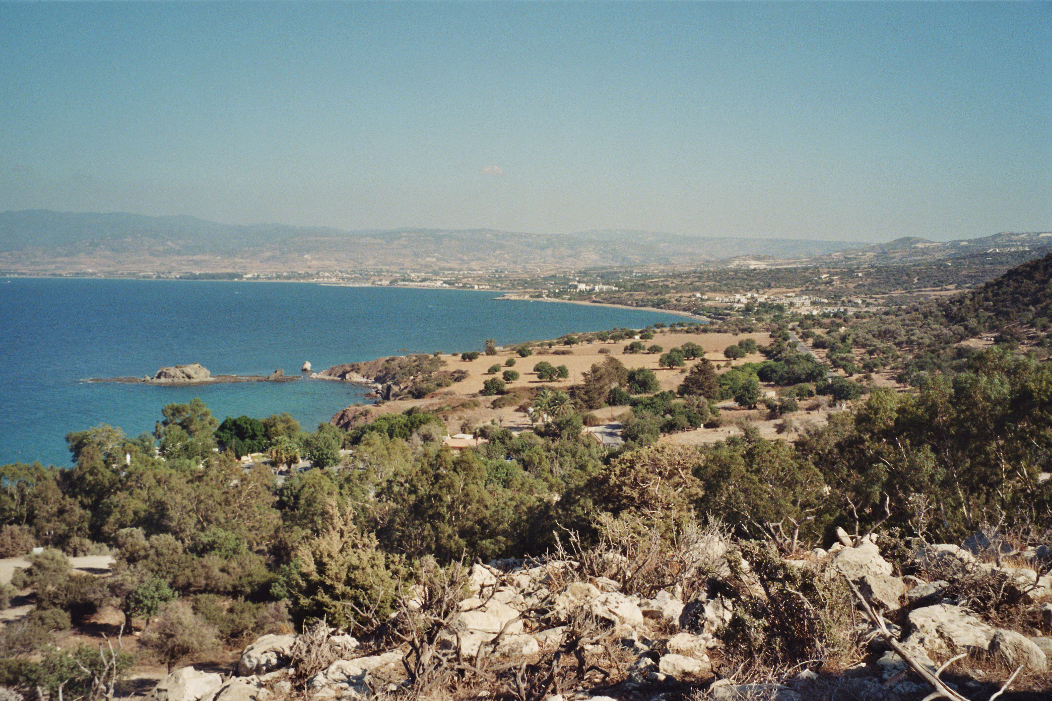 Aussicht auf die Bucht von Polis aus halber Höhe