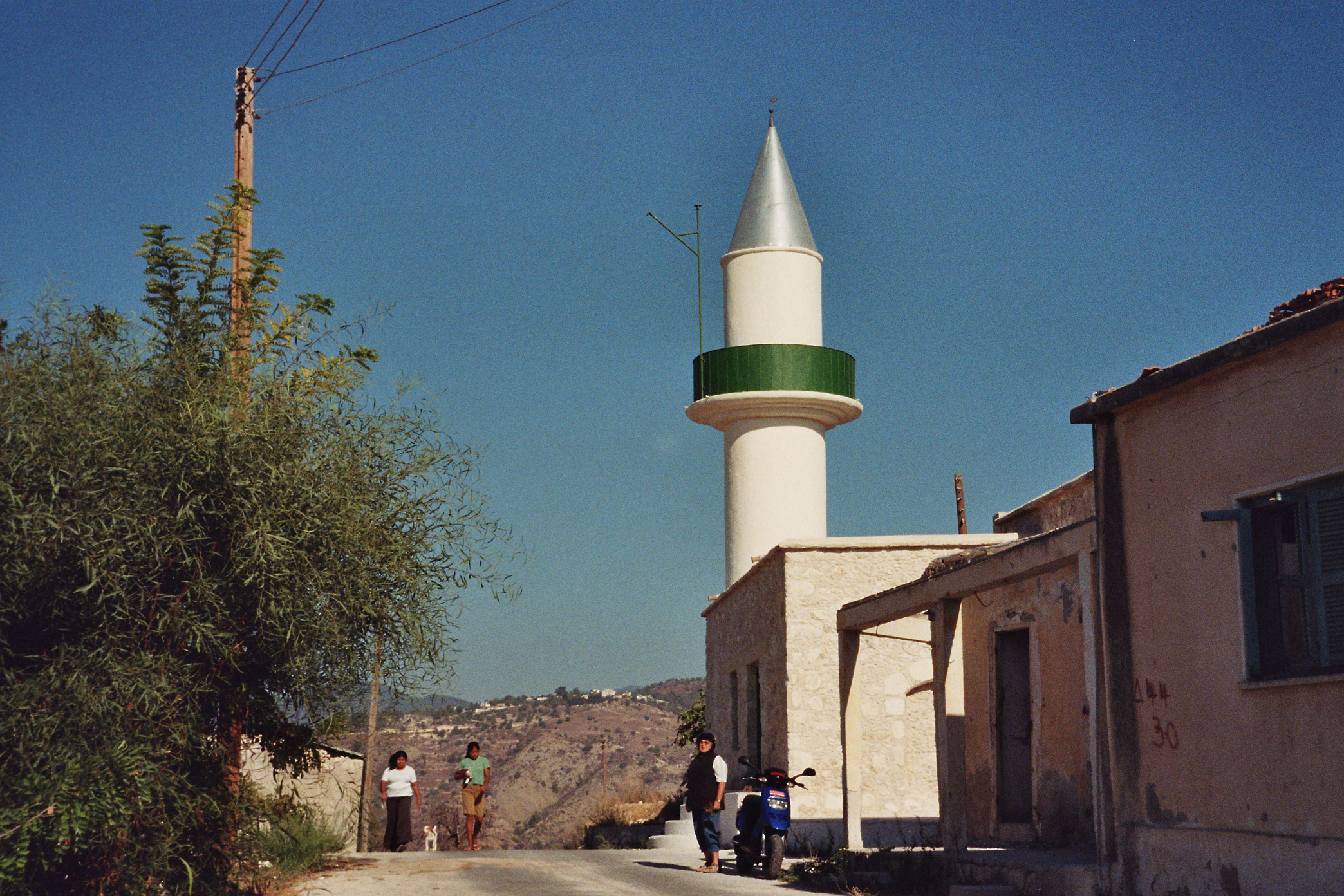 Im Hinterland Minaret M und Roller