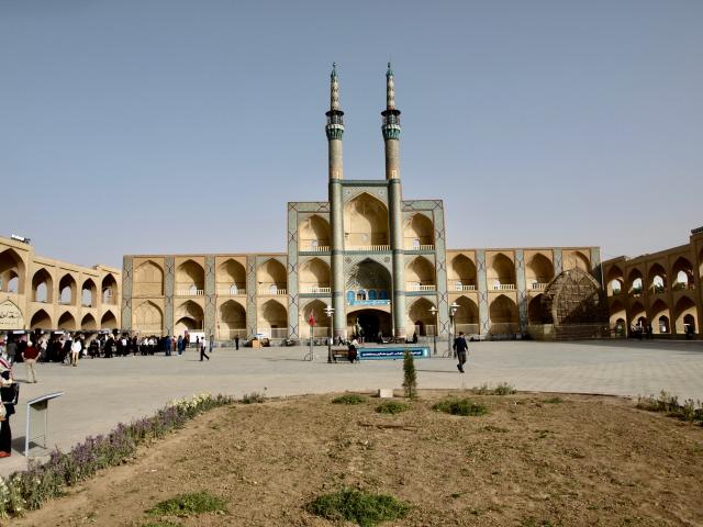 Tekiyeh Amir Chaqmaq, Marktplatz