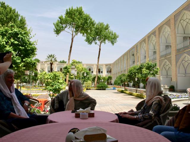 Hotelgarten für ein leichtes Mittagessen