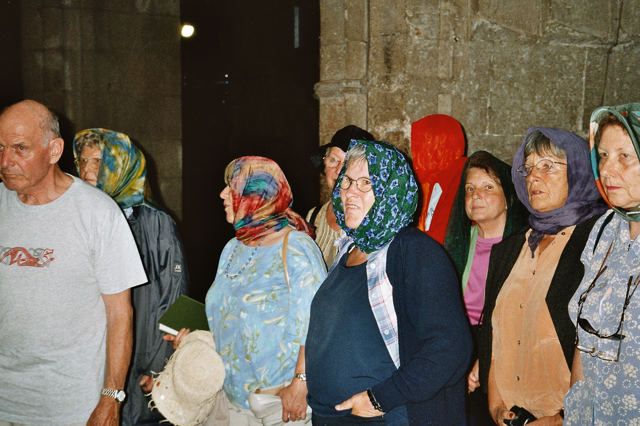 schickliche Bekleidung in der Moschee von Erzurum