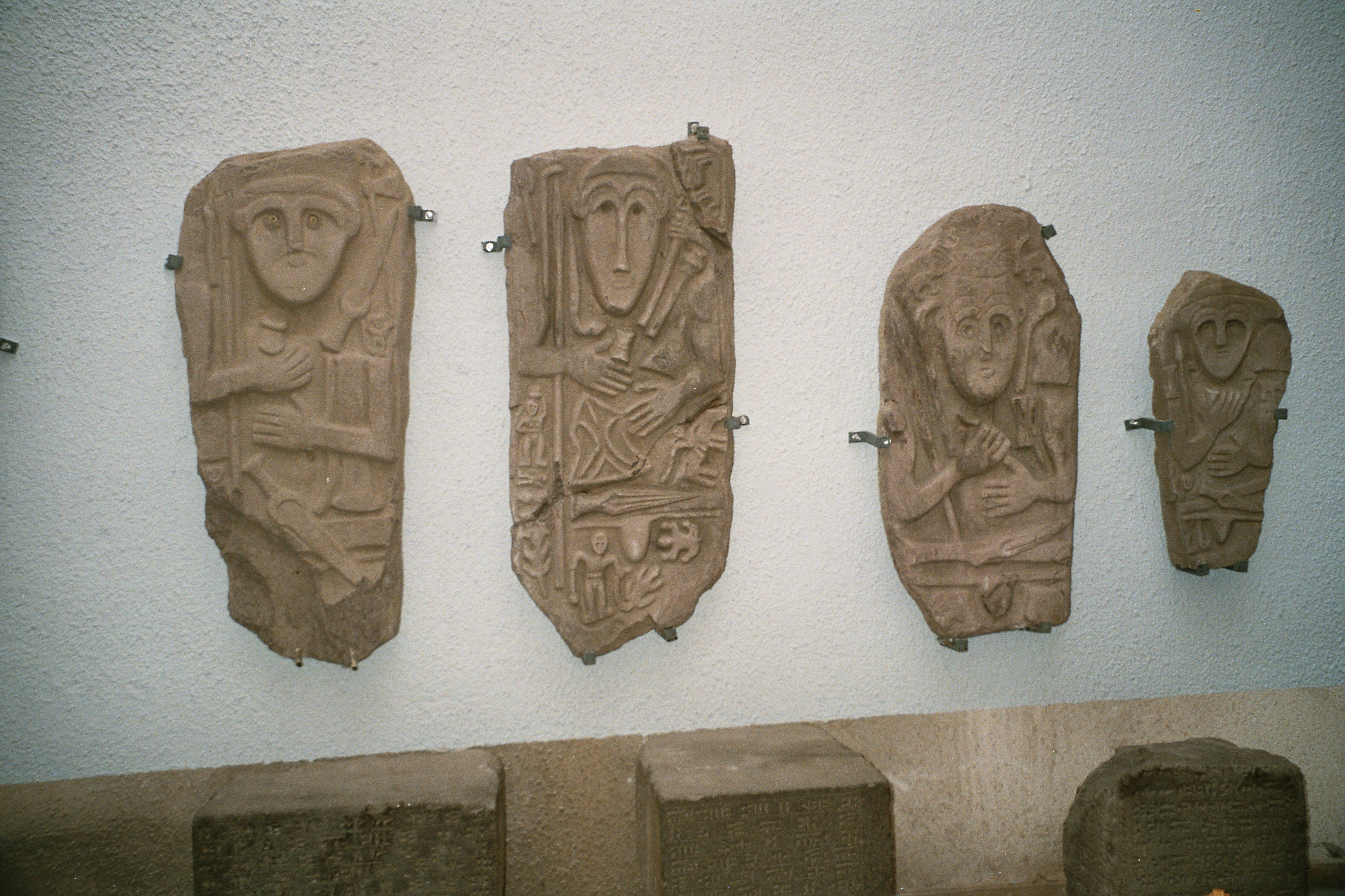 Im Hof des 
Archäologischen Museum Van