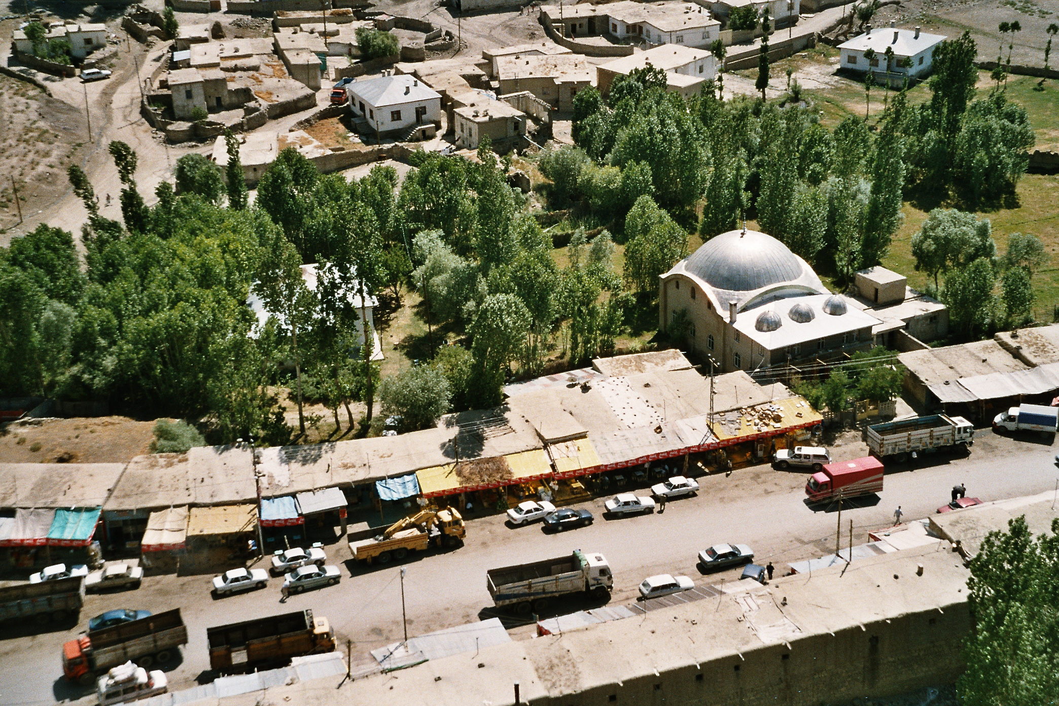 Läden an der Strasse nach Iran