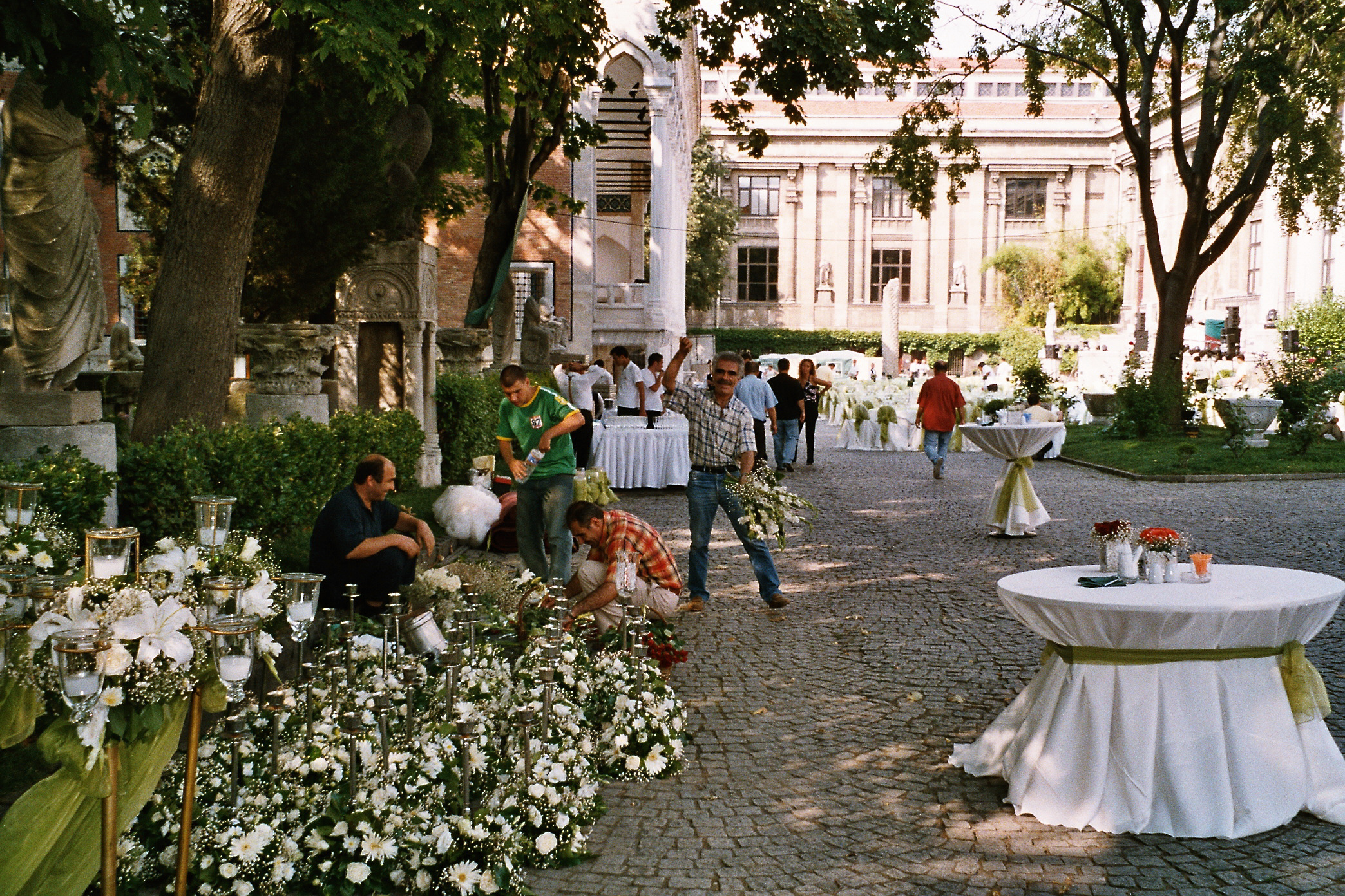 Im Hof des Museums
Vorbereitungen für eine Hochzeitsfeier