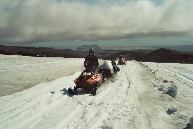 Snowmobil mit Anhänger
Wir folgen zu Fuss den Snowmobilspuren