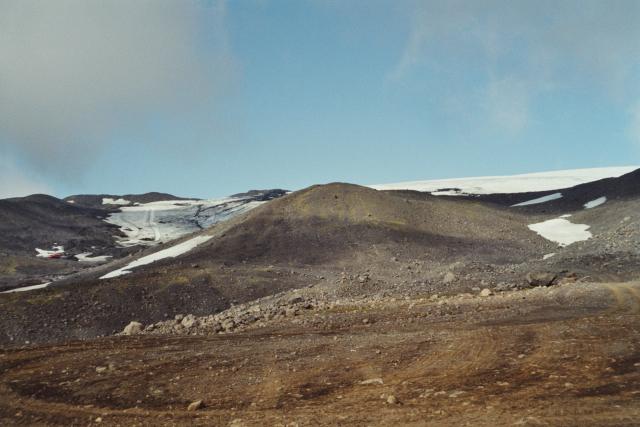 Auch hier ist die Erderwärmung sichtbar, der Gletscher zieht sich zurück