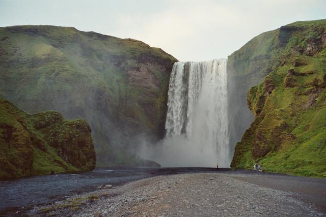 einer der vielen Wasserfälle (foss)