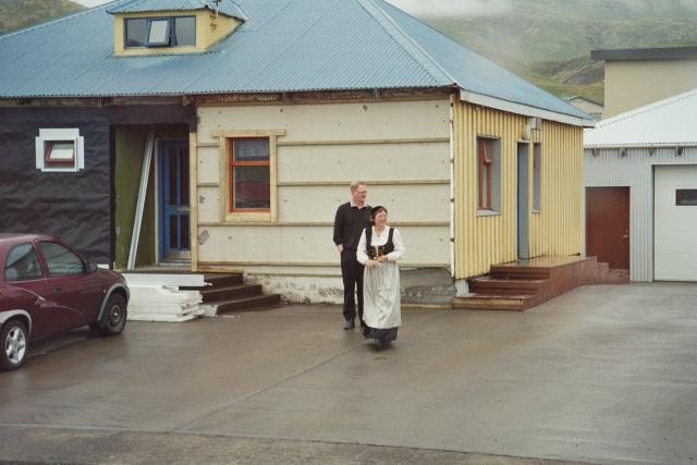 die Eltern von Allis Freundin Helga
vor ihrem Sommerhaus auf Snaefelsnes in
Grunarfiordur