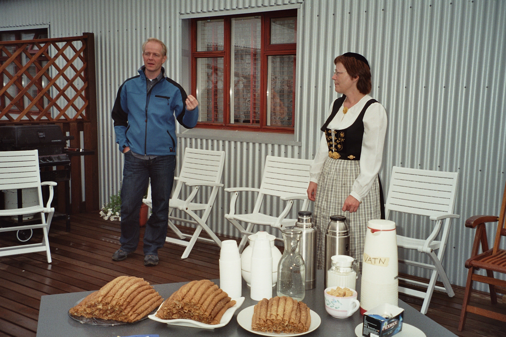 Alli und Helgas Mutter
Sie hat für uns gebacken