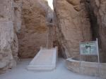 Aufstieg zum Eingang der Grabkammer von 
Tutmosis III